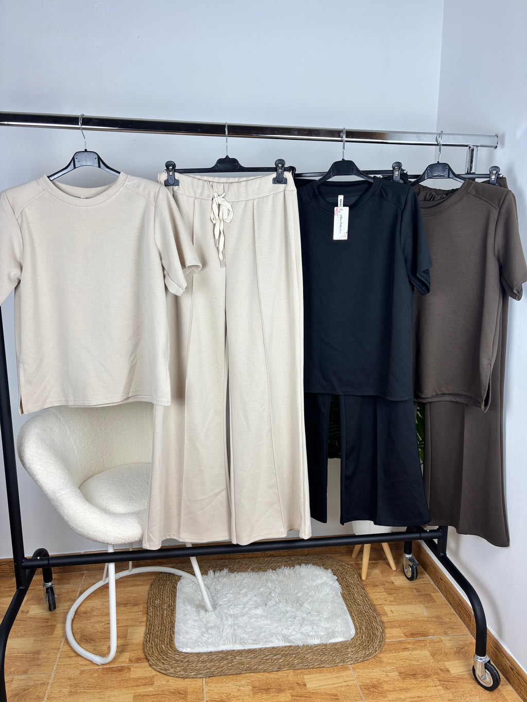 Conjunto camiseta abierta con hombreras