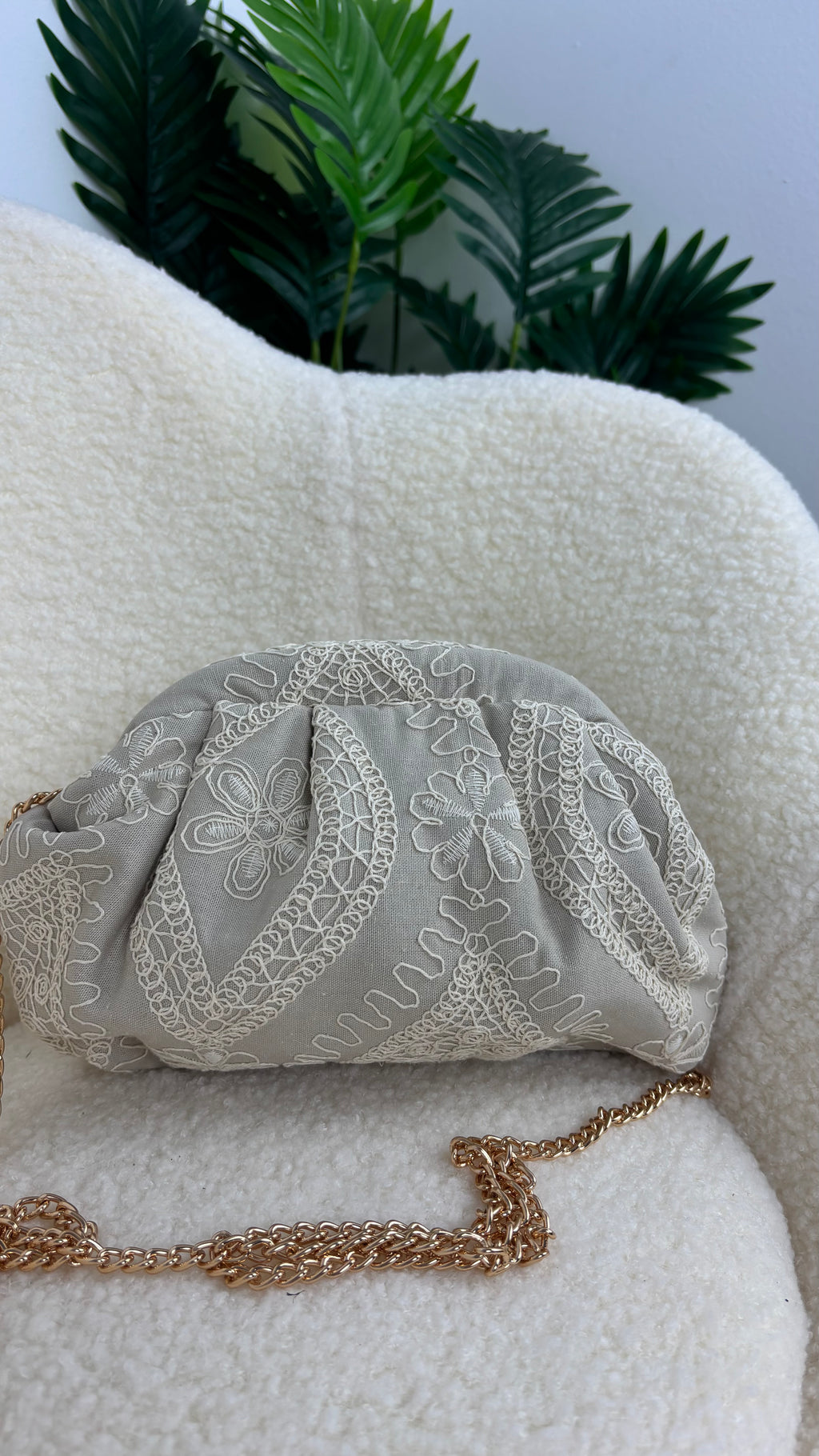 Bolso beige bordado