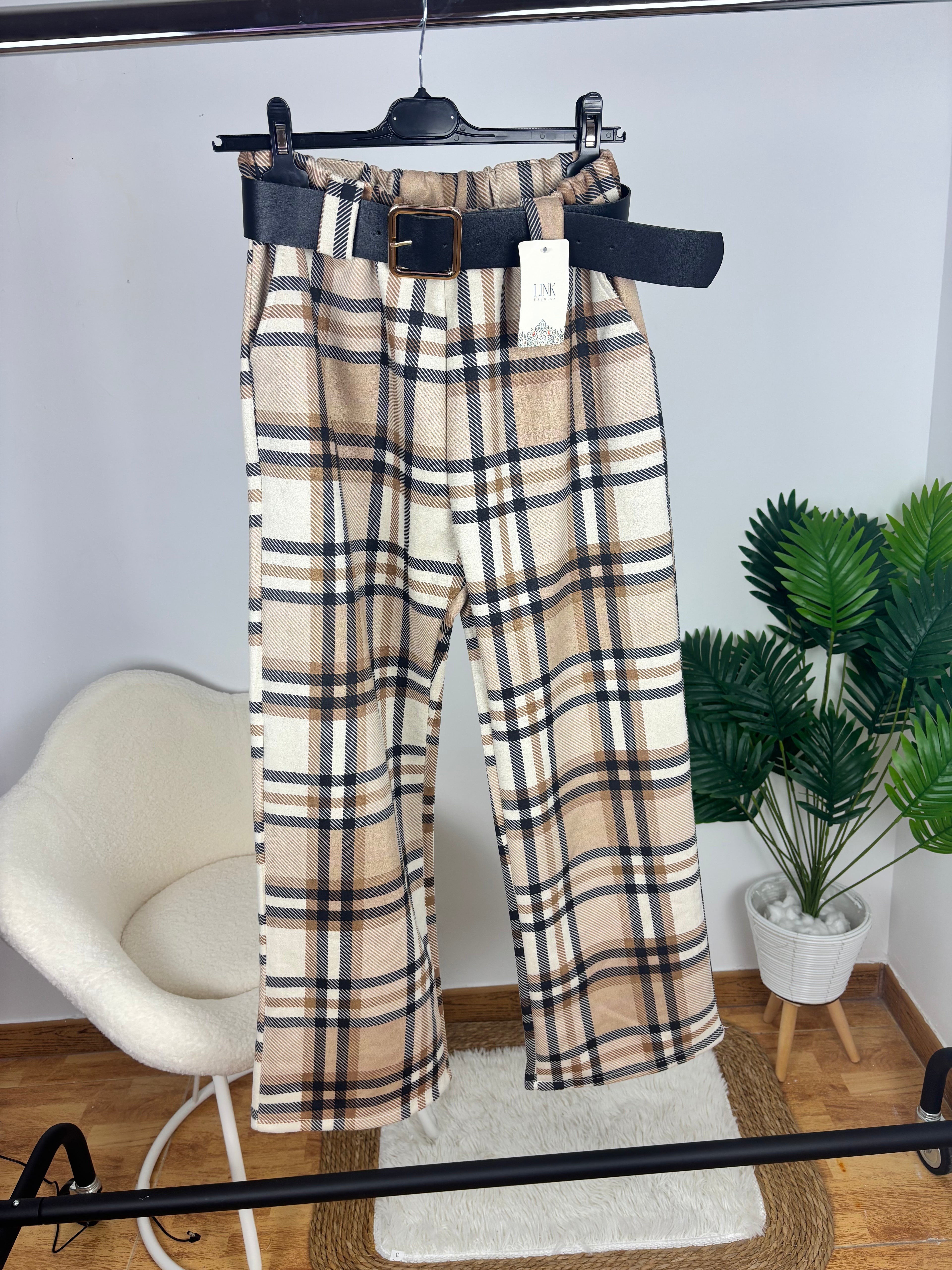 Pantalón beige de cuadros