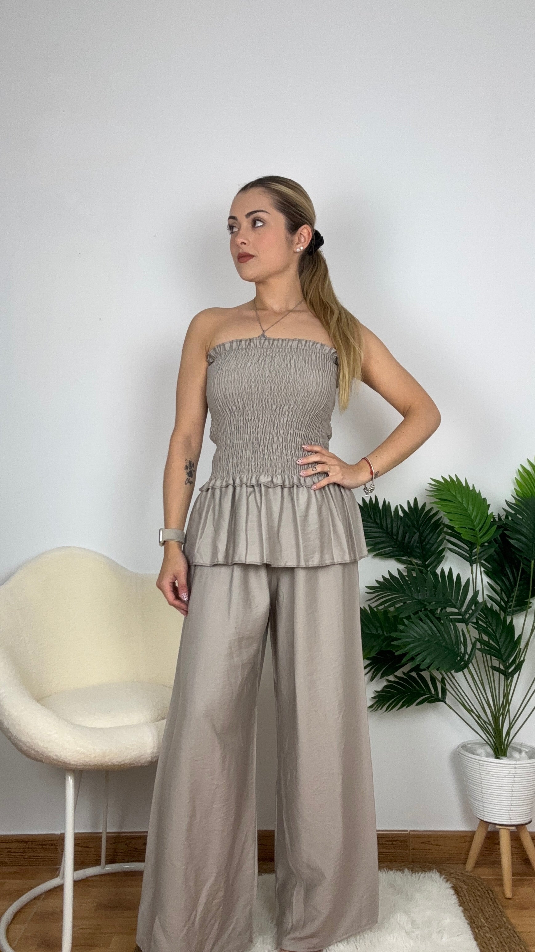 Conjunto fruncido volante
