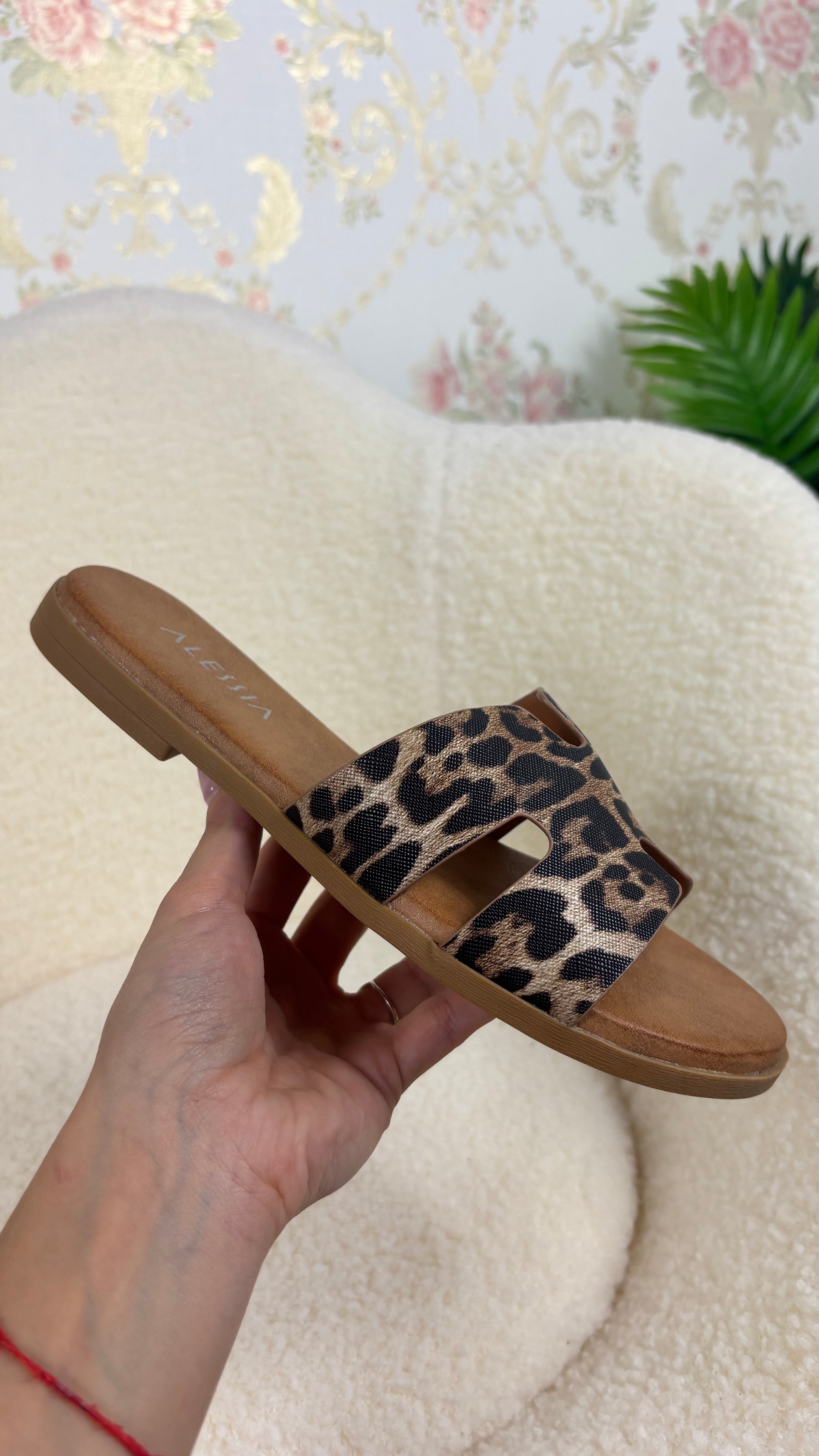 Sandalia plana leopardo