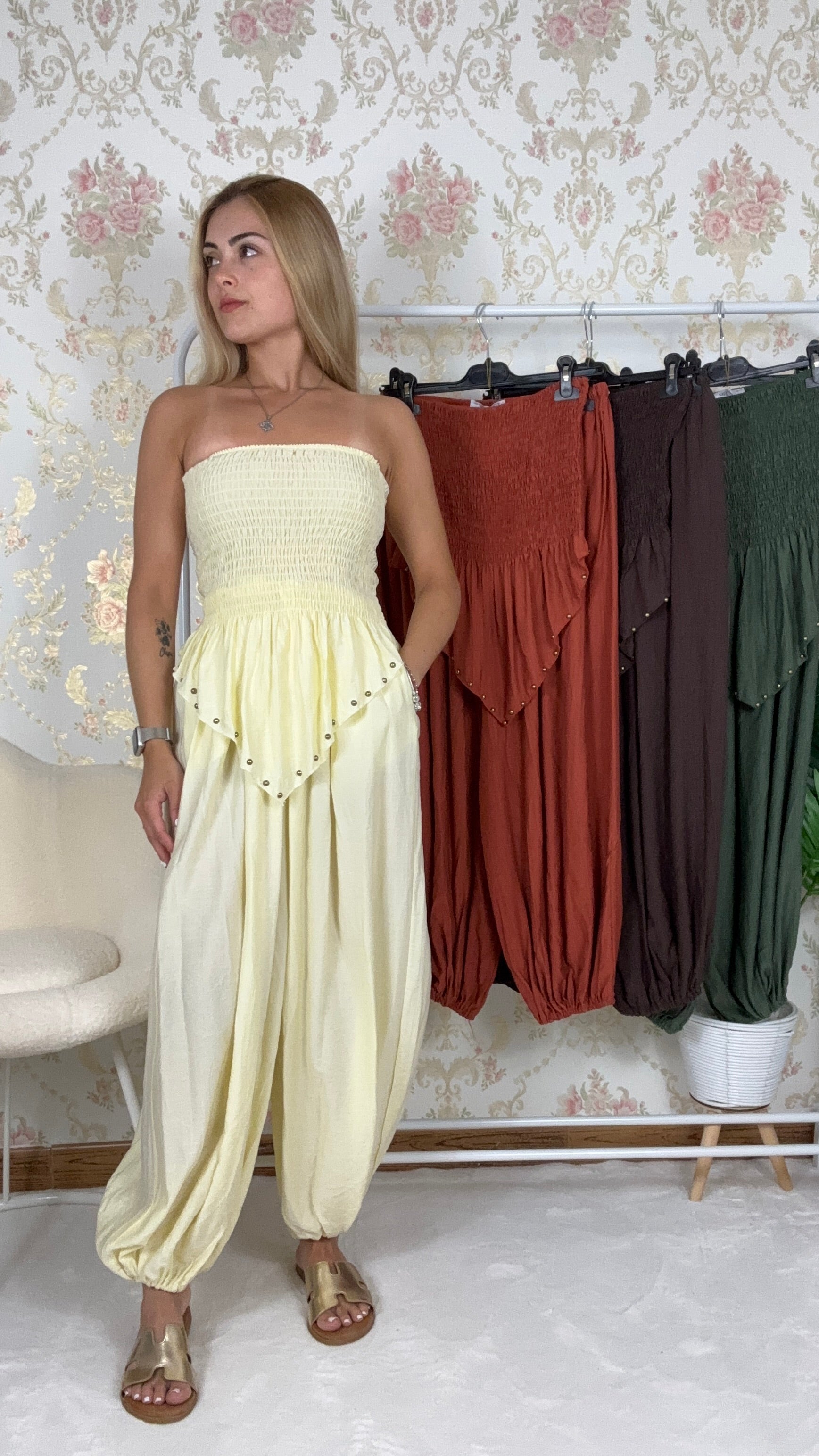 Conjunto top tachuelas