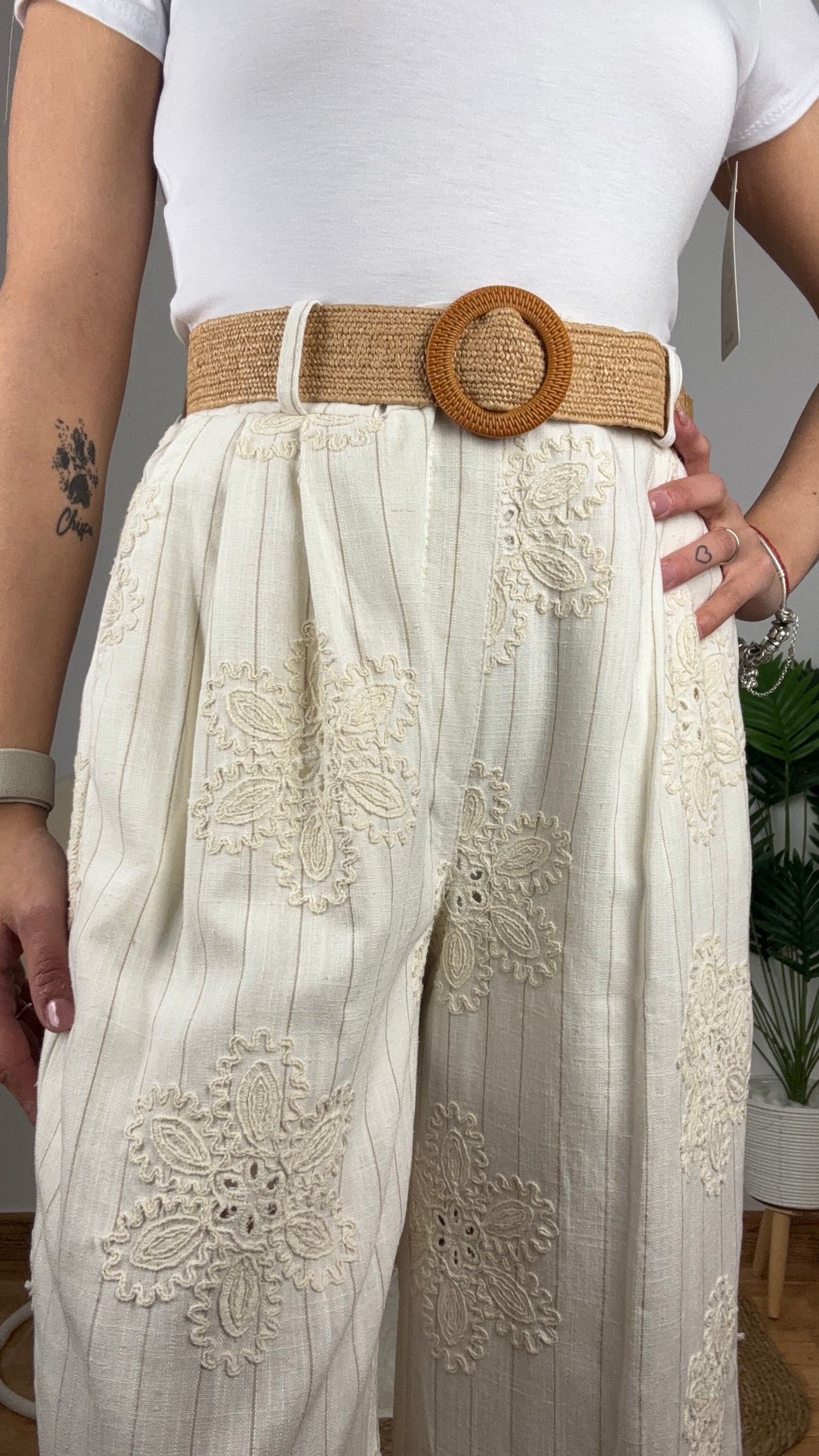 Pantalón bordado