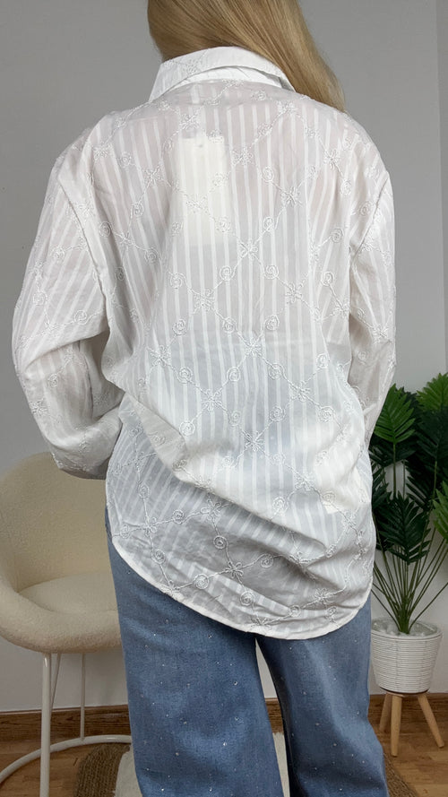 Camisa blanca bordada