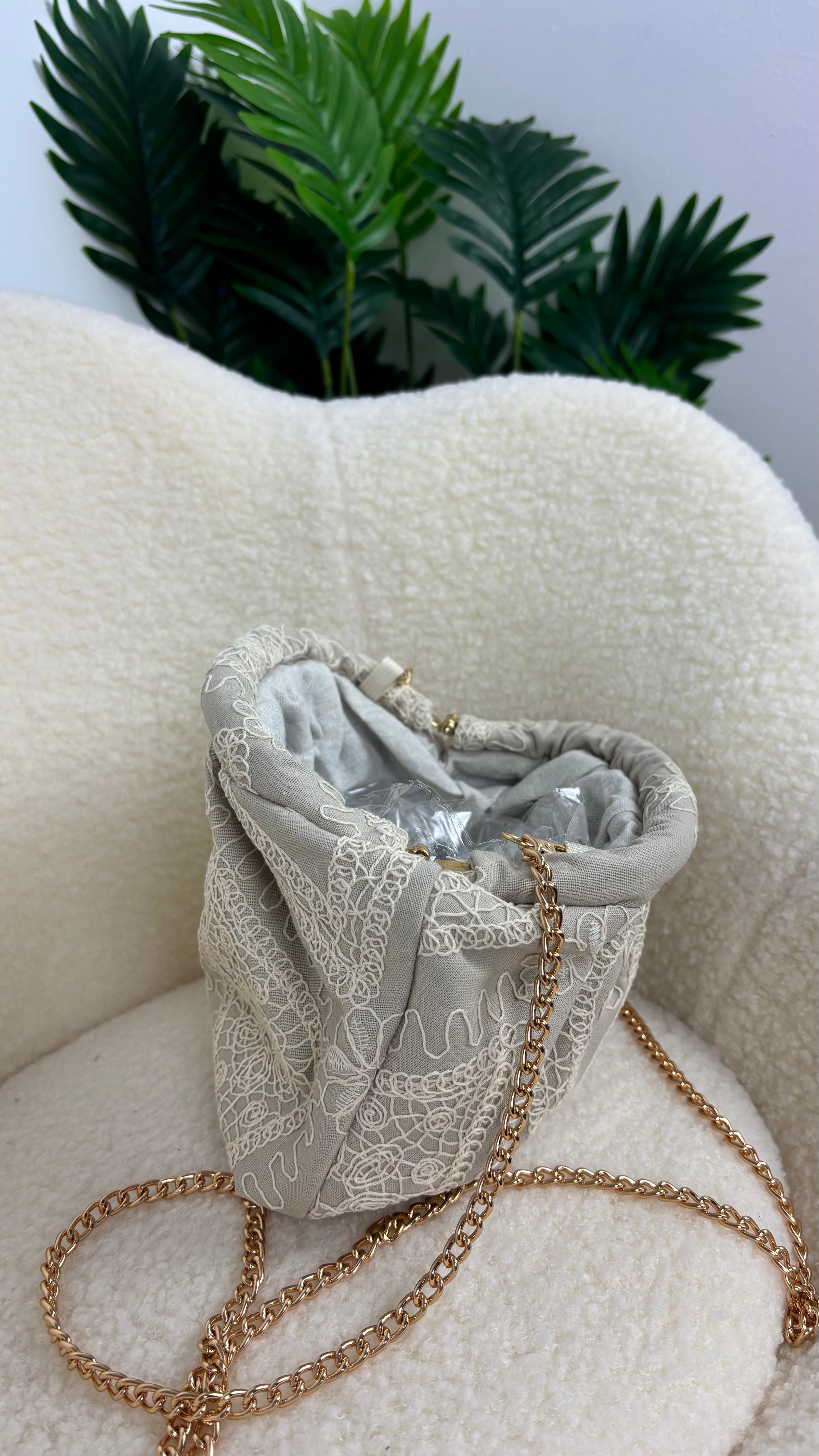 Bolso beige bordado