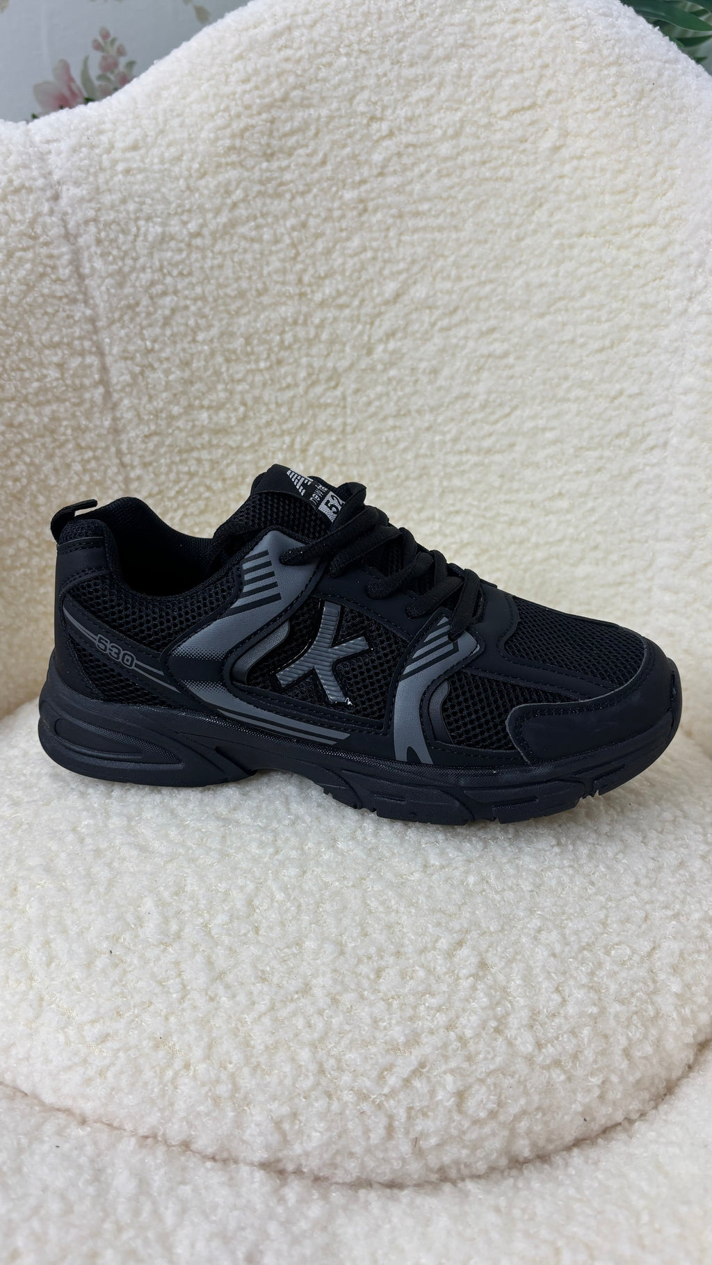 Zapatilla K Negra