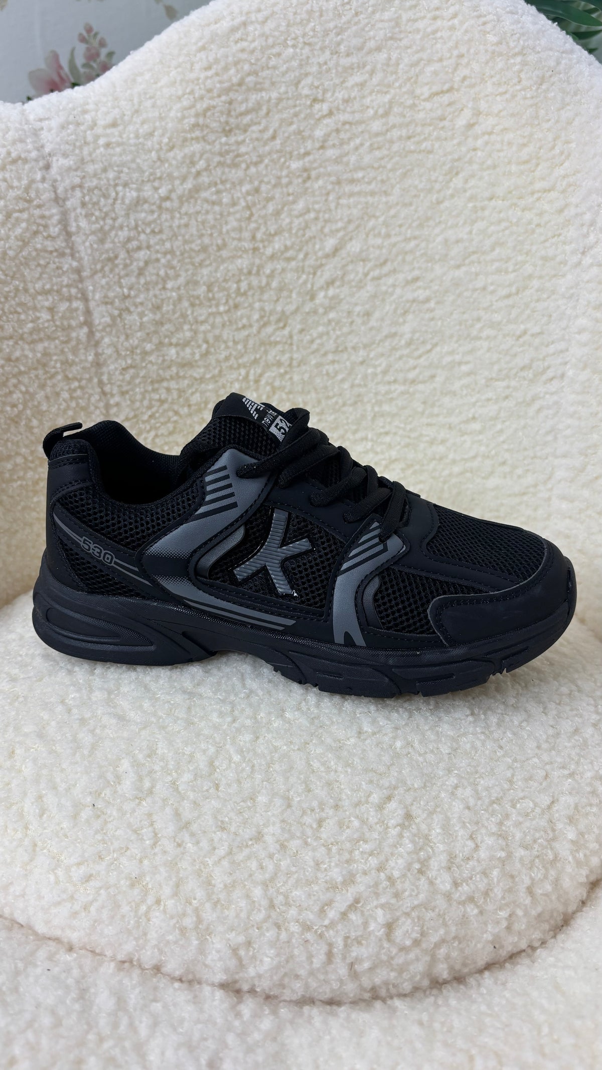Zapatilla K Negra