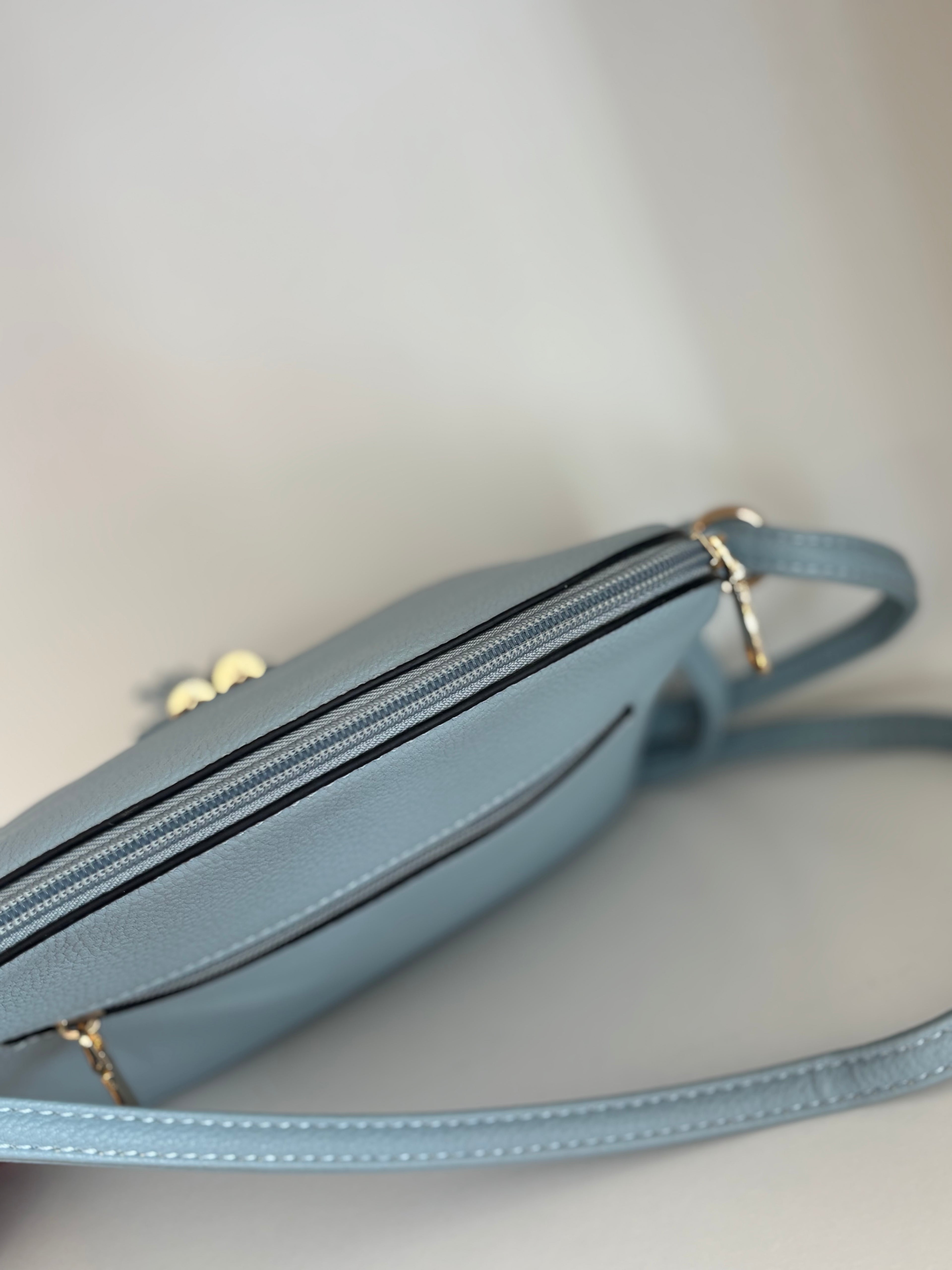 Bolso azul borlas