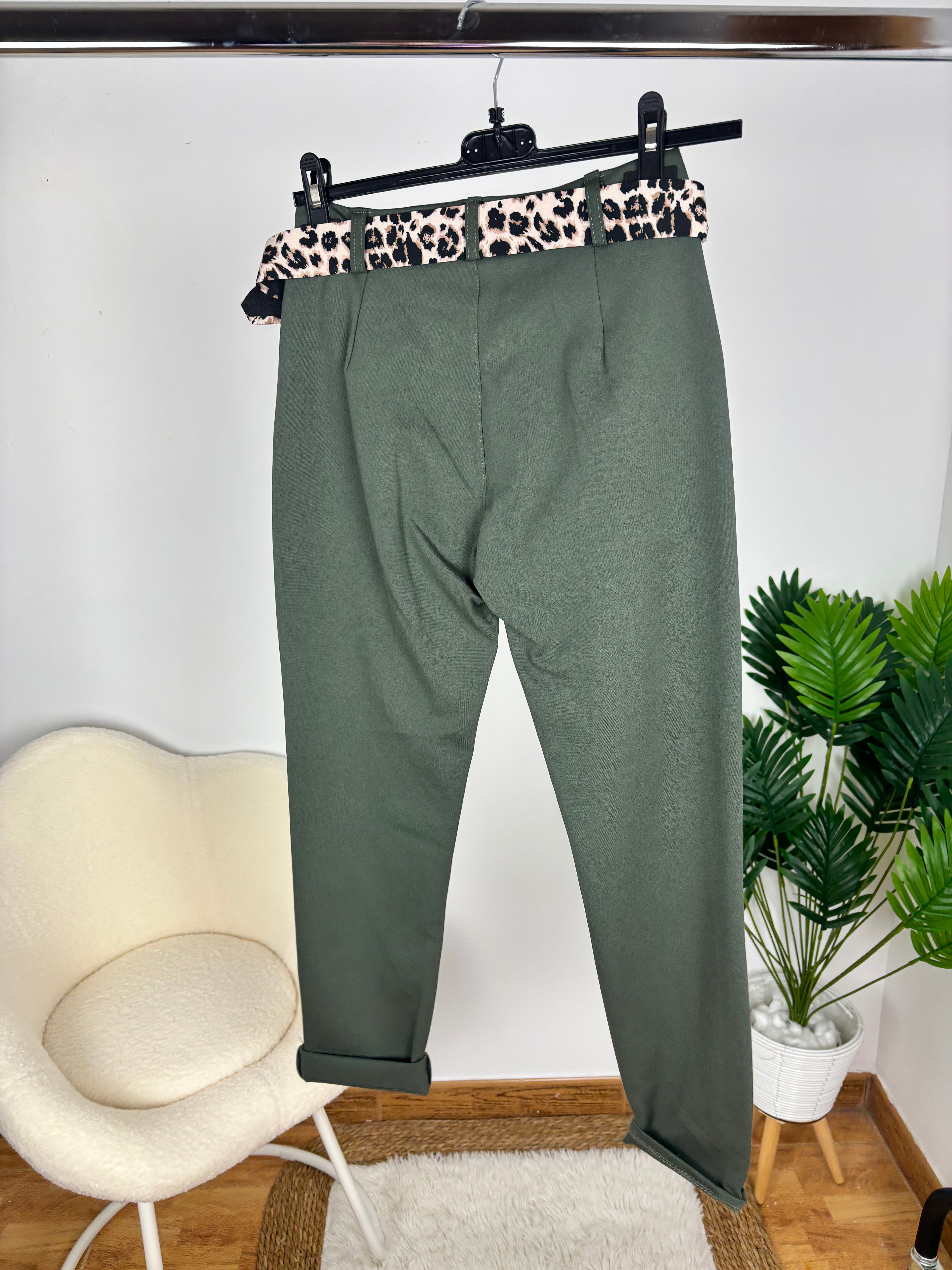 Pantalón New pegado verde militar