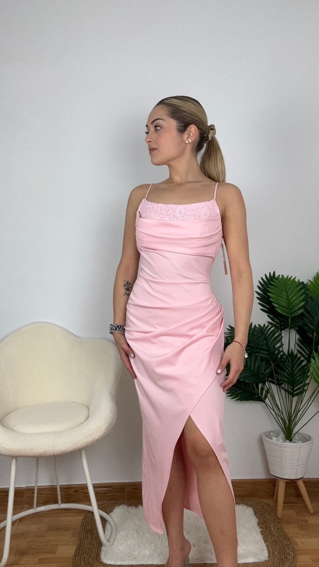 Vestido de licra con encaje