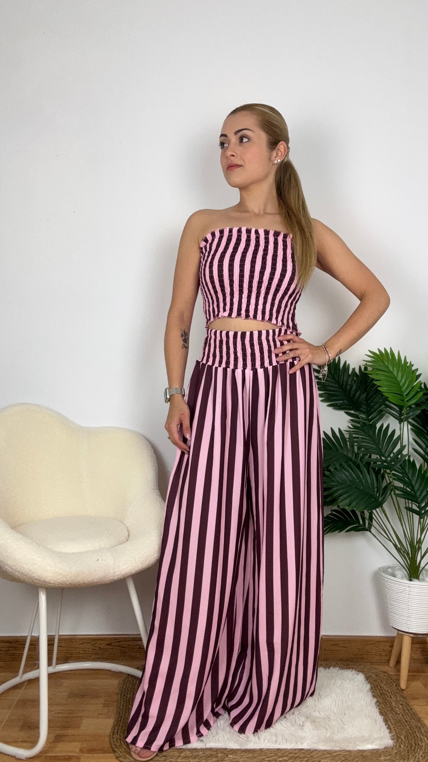 Conjunto de rayas morado