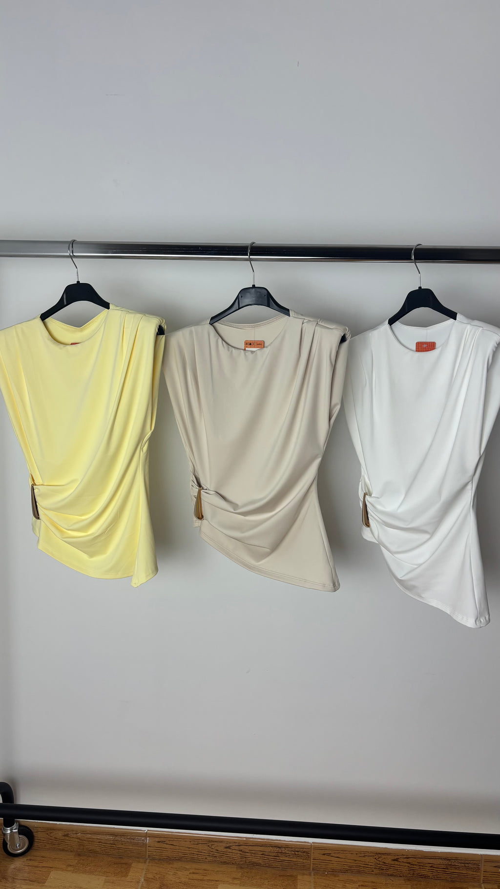 Camiseta de licra con hombreras