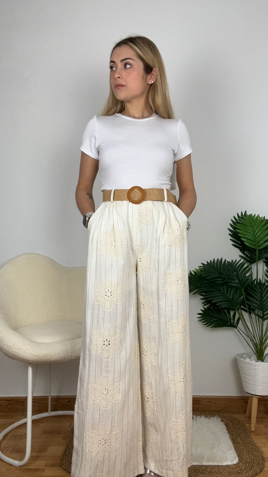 Pantalón bordado