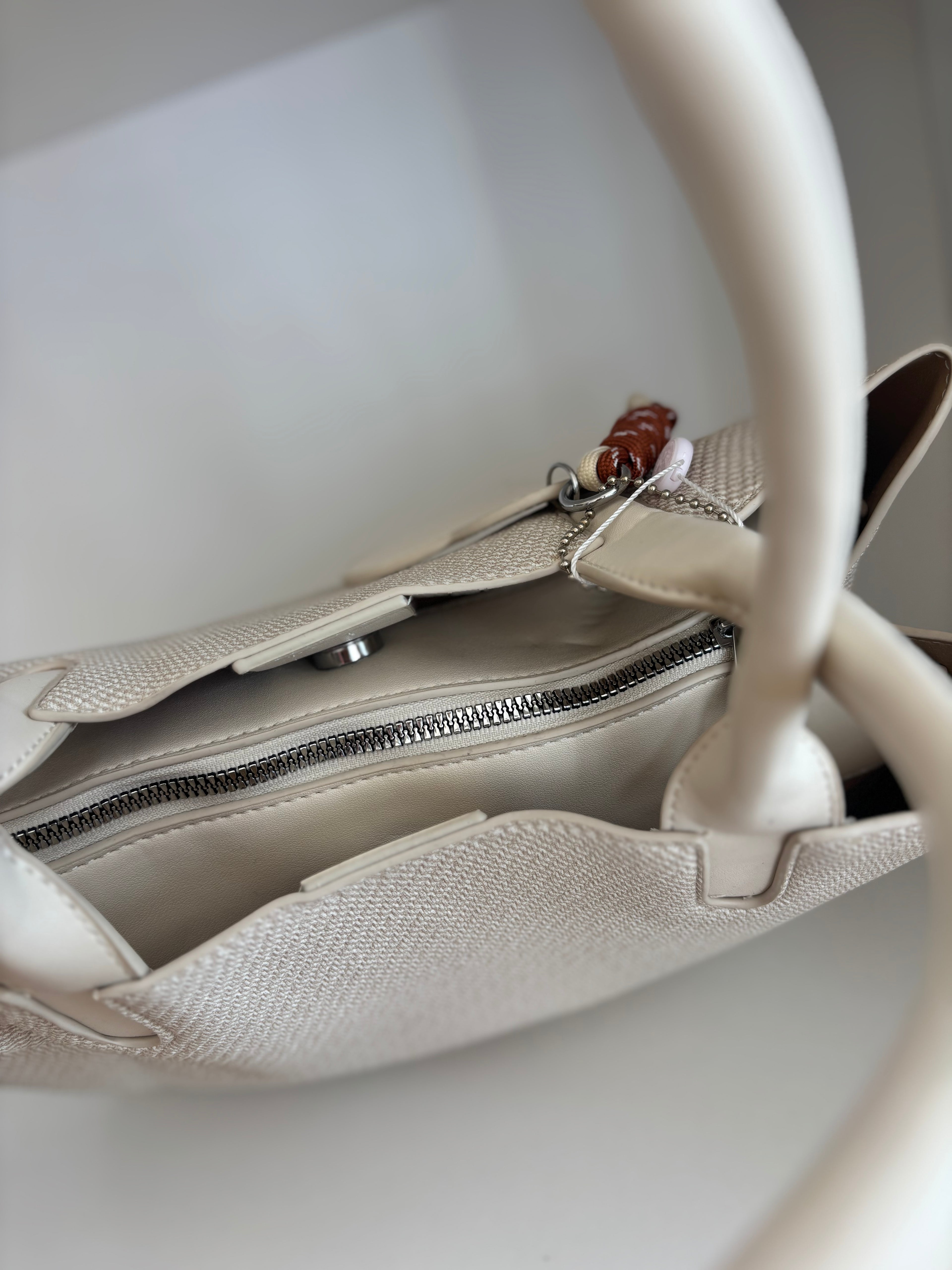 Bolso corazón beige
