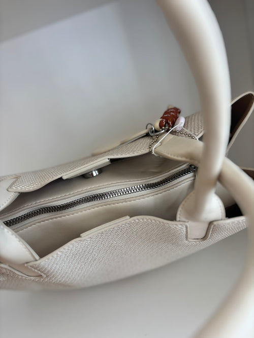Bolso corazón beige