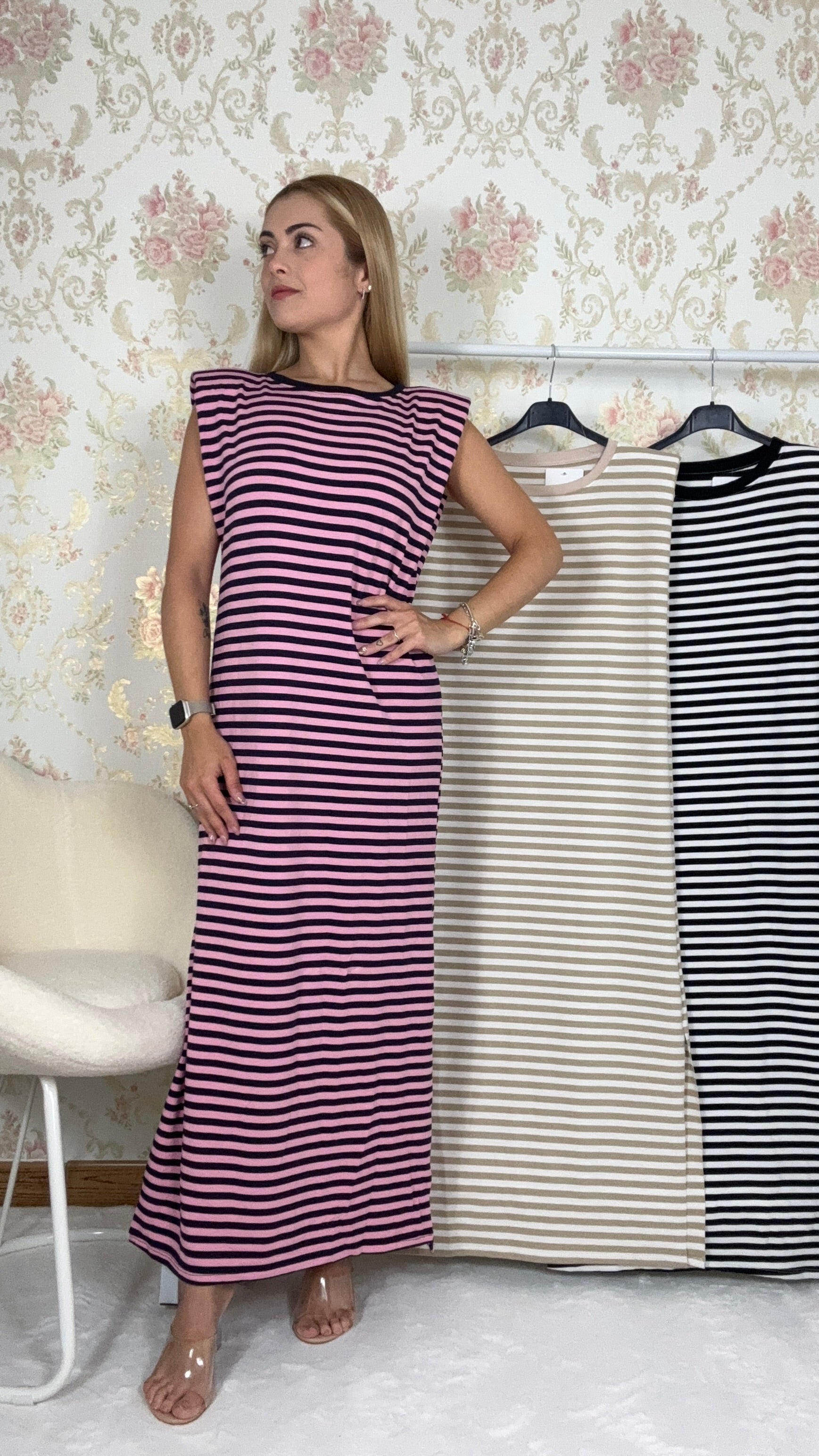 Vestido de rayas con hombreras