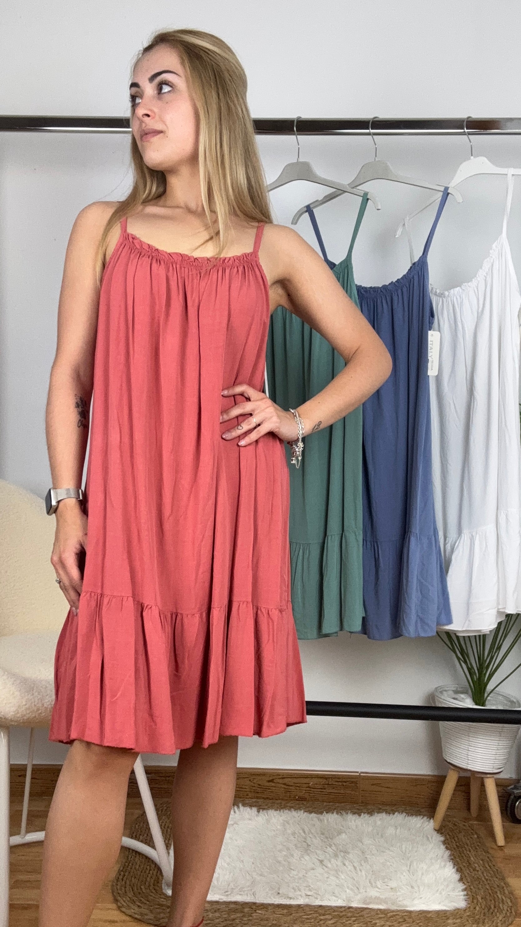 Vestido corto de tirantes