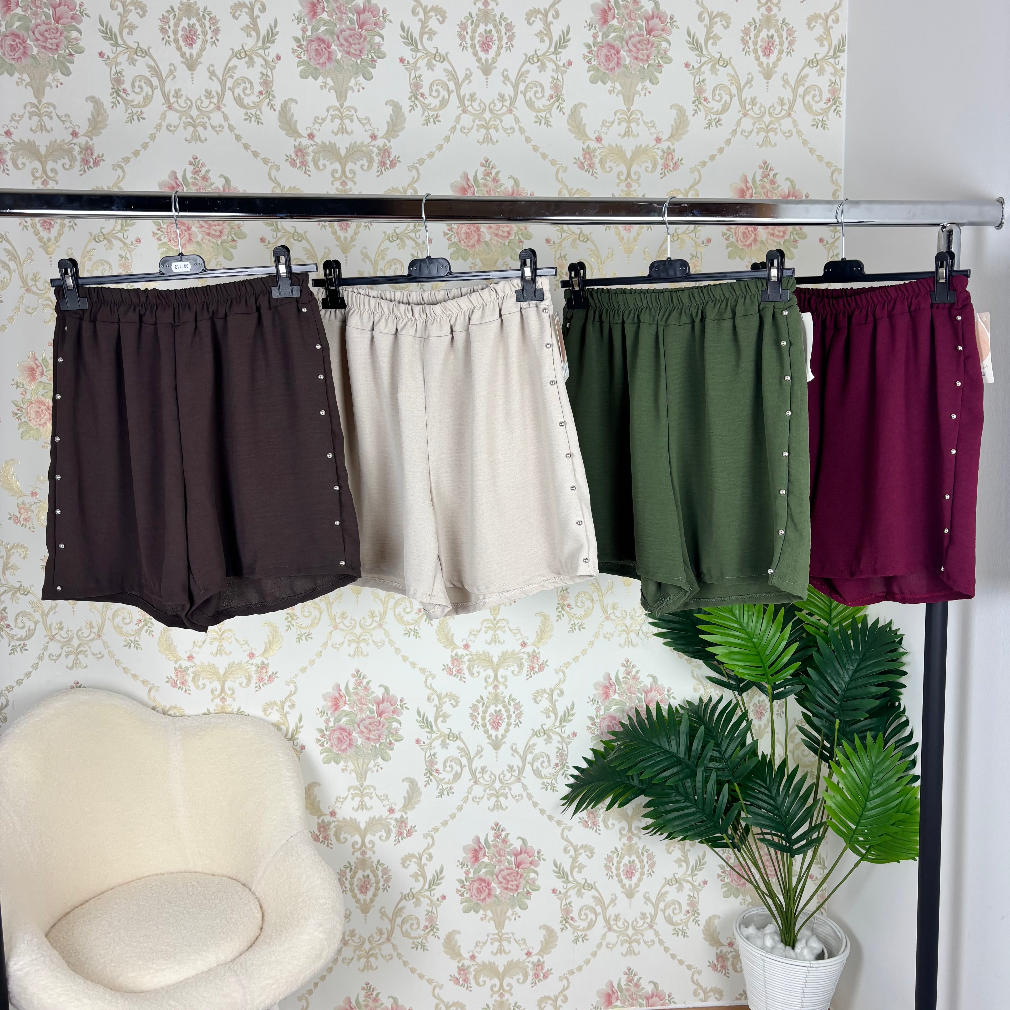 Pantalón corto tachuelas