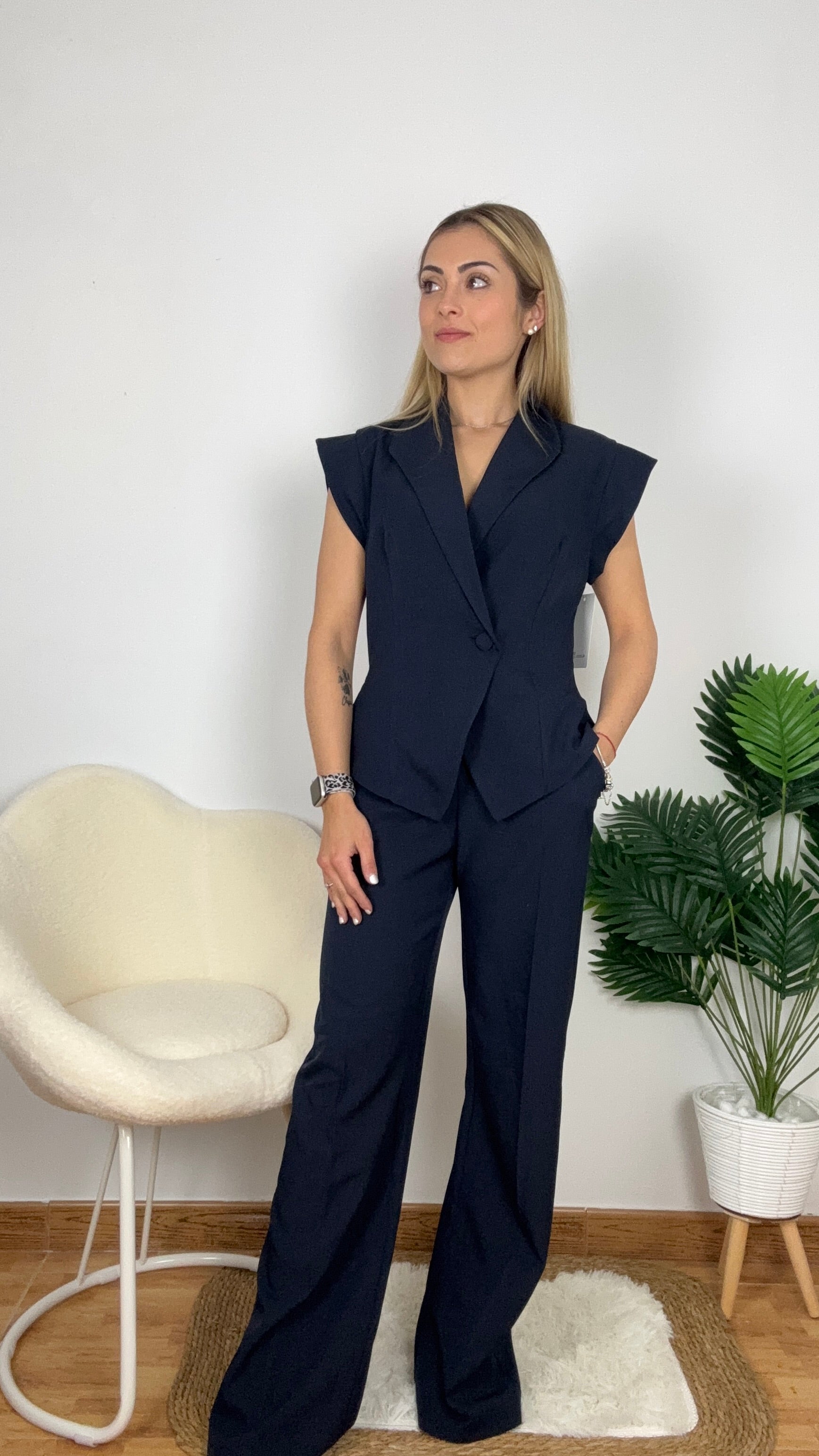 Traje azul marino