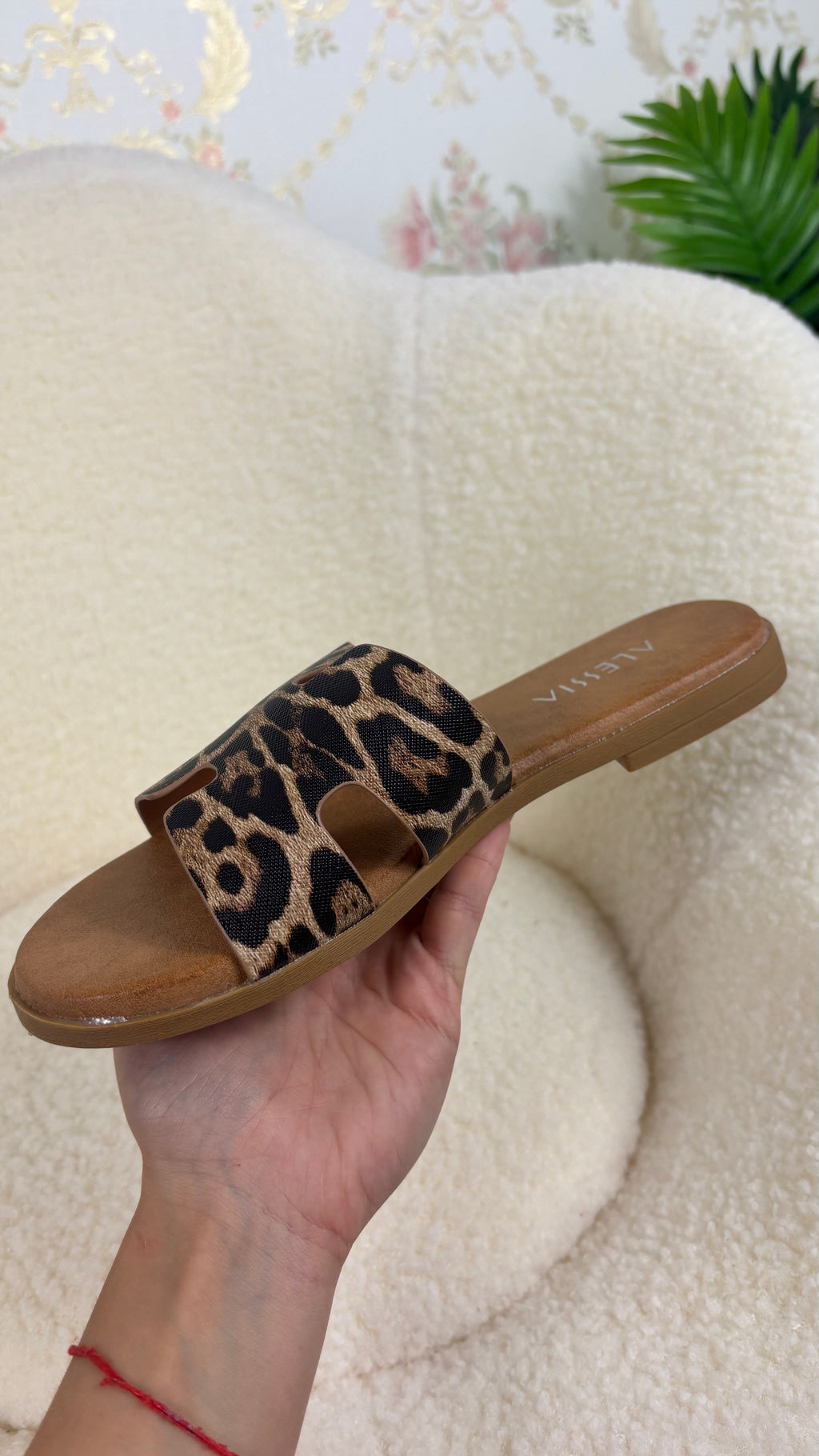 Sandalia plana leopardo