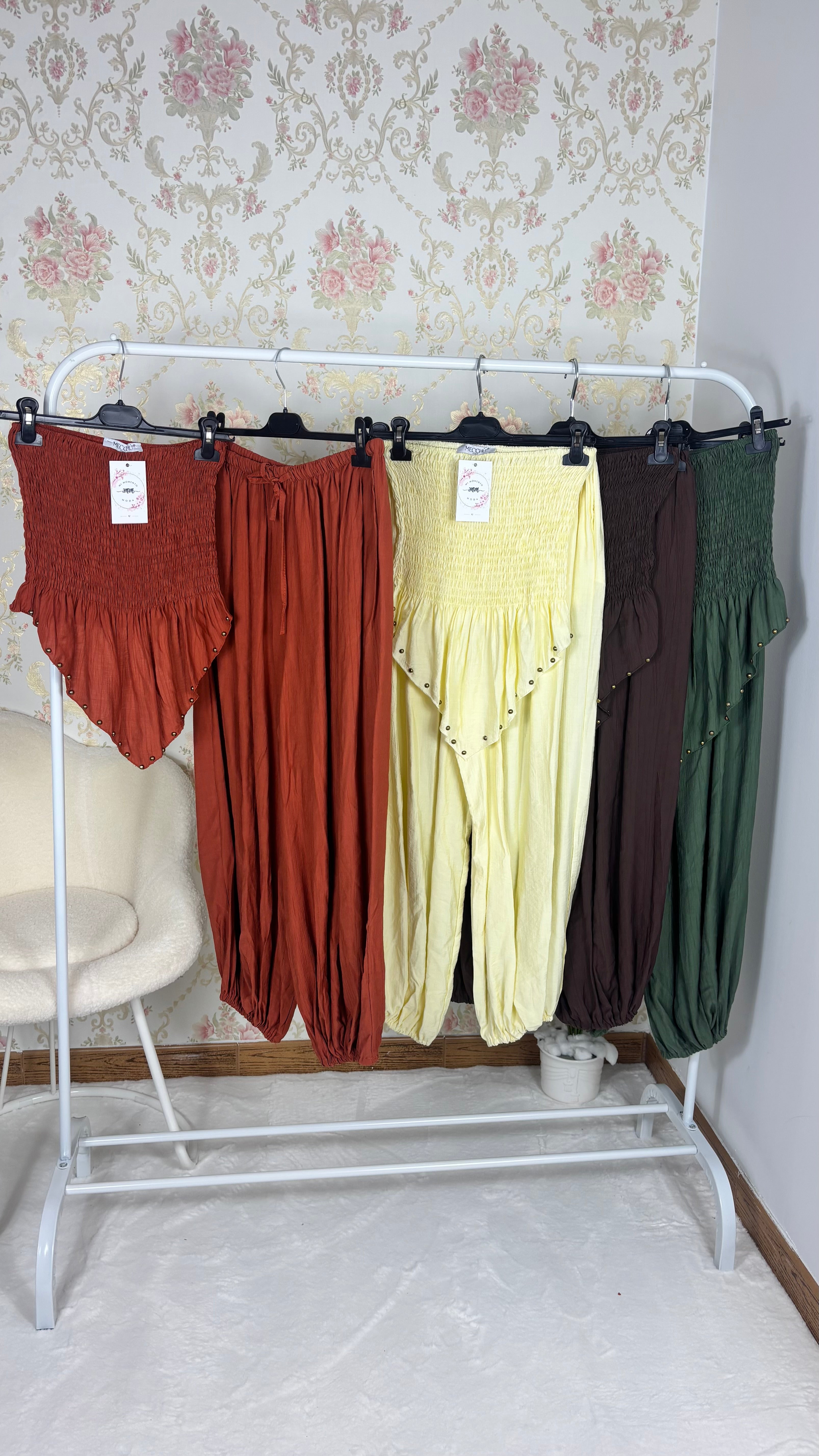 Conjunto top tachuelas