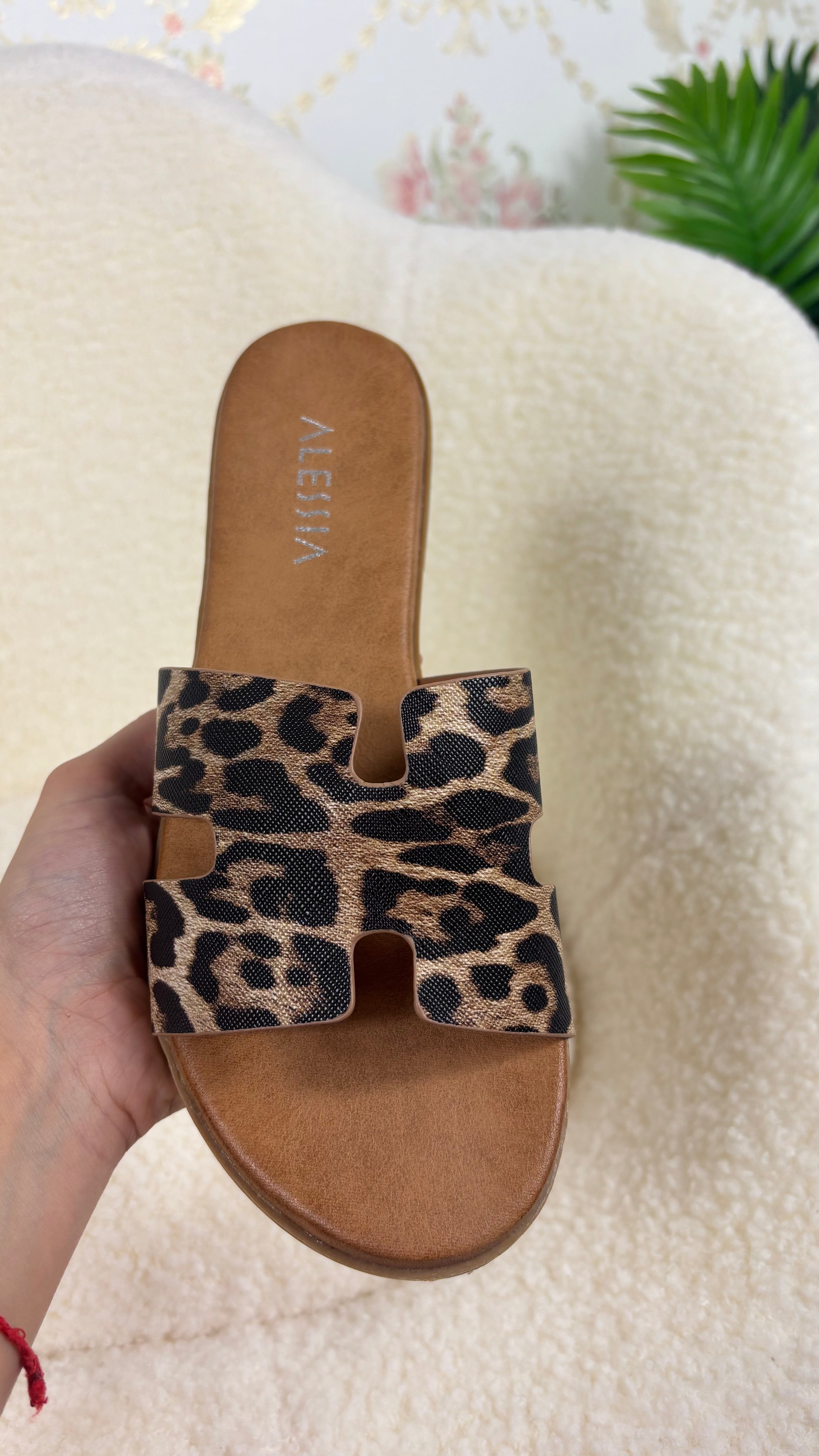Sandalia plana leopardo