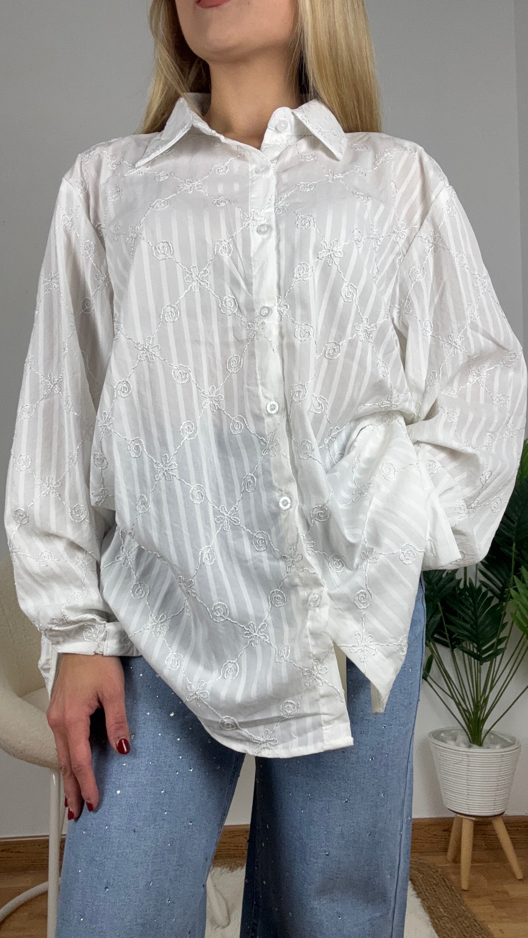 Camisa blanca bordada