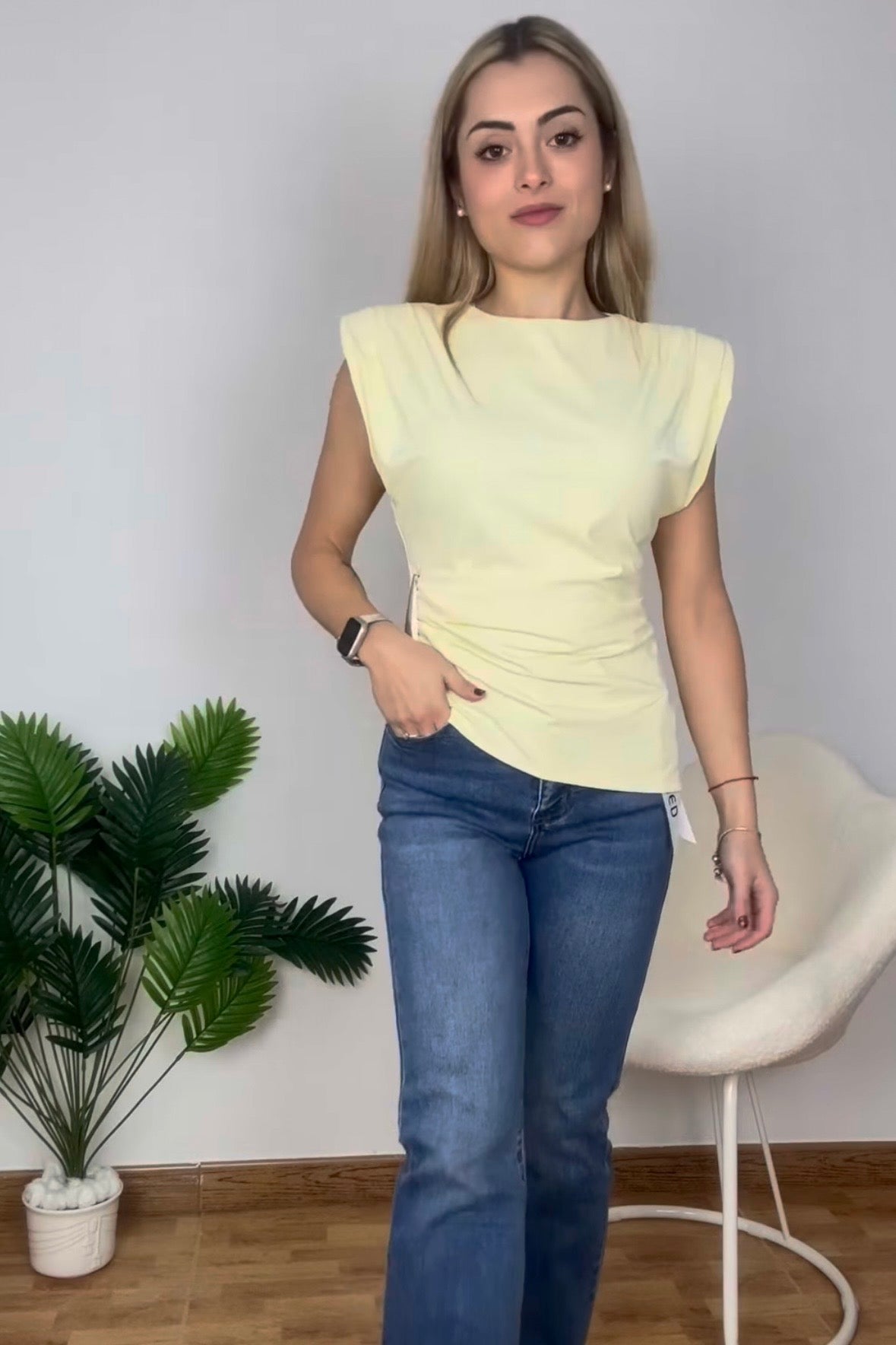 Camiseta de licra con hombreras