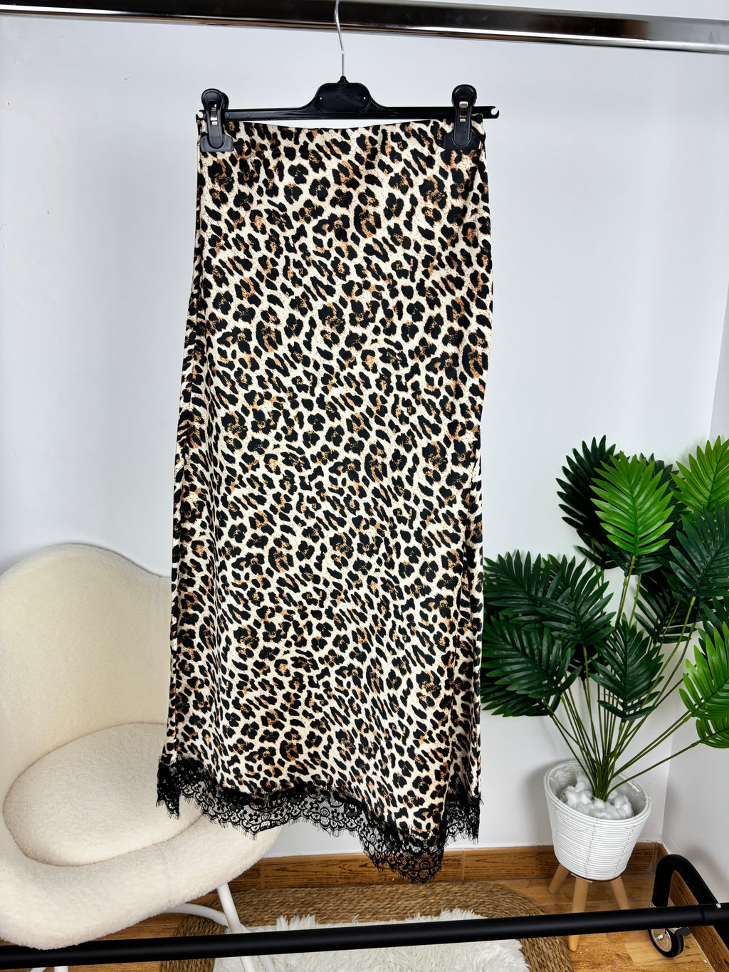 Falda de satén leopardo